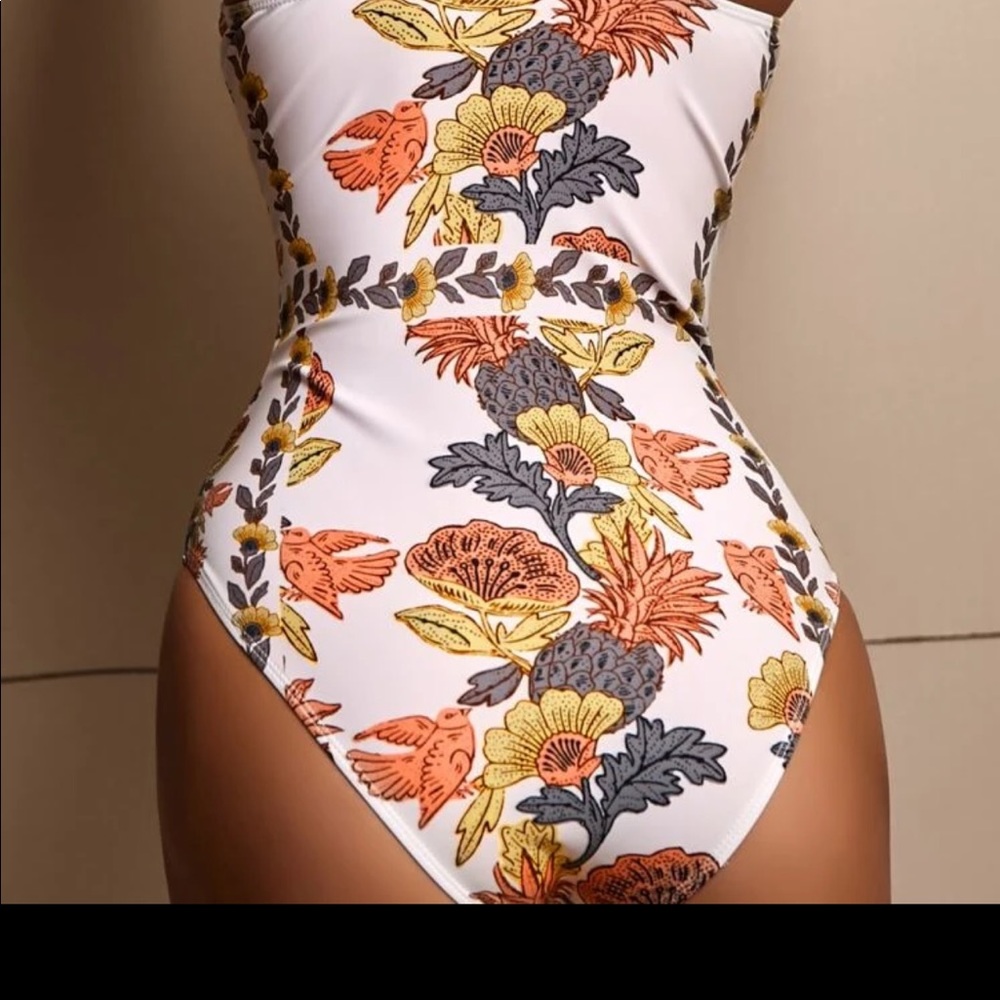 🤩NEW Floral One Piece - Picture 3 of 3